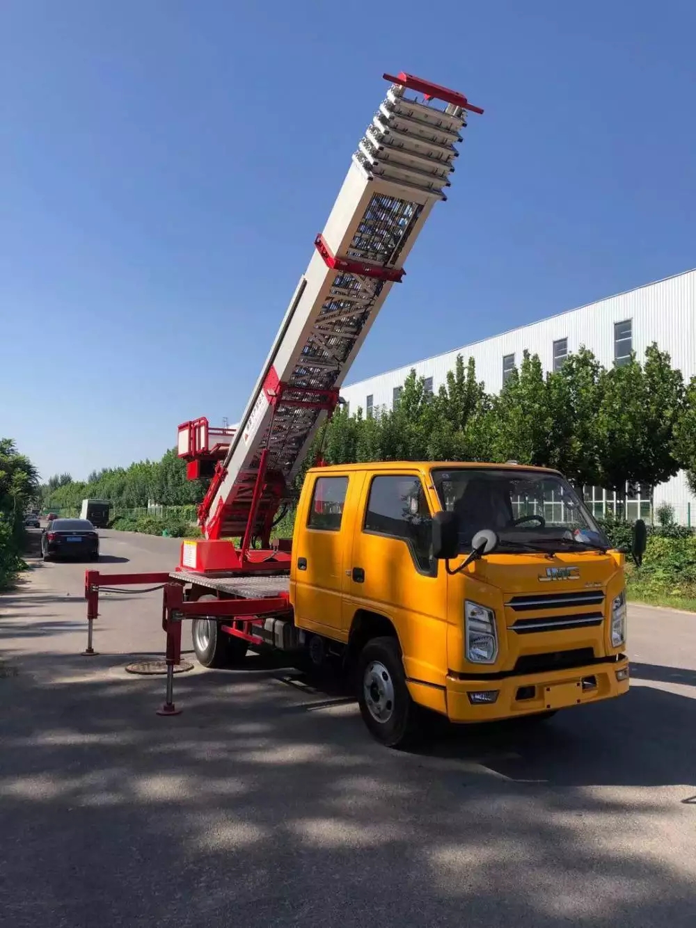 高要附近的云梯车出租服务：轻松解决高空作业需求